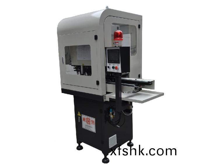 伺(ci)服立(li)式多(duo)軸(zhou)攻牙機(ji)