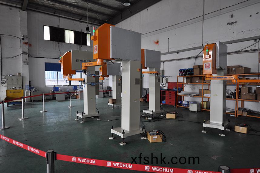 組(zu)裝車間(jian)