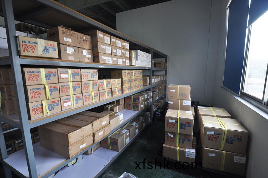 倉(cang)庫(ku)一(yi)角